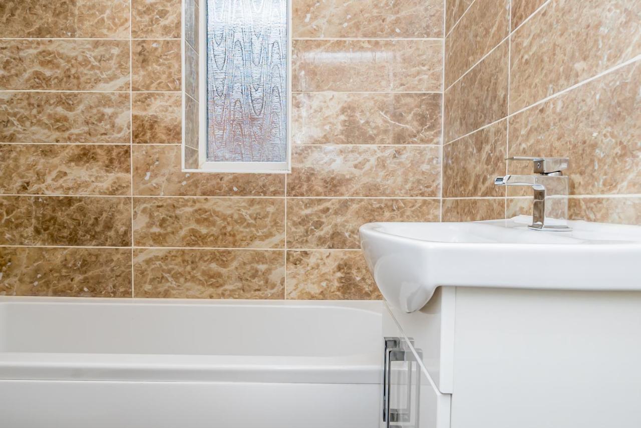 Shirley House 2, Self Catering Guest House, Self Check In, Smart Locks, 10 Min Walk To Southampton General, Aspire And Princess Anne Hospitals, Access To Fully Equipped Kitchen, Excellent Transport Links, Ideal For Longer Stays And Hospital Shifts Exterior foto